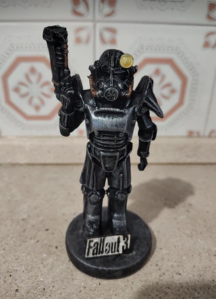 Fallout 3 Brotherhood of Steel statue, marke: Bethesda, zustand: Gut, größe: Einheitsgröße, 22,00 €, 23,80 € inklusive Vinted-Käuferschutz