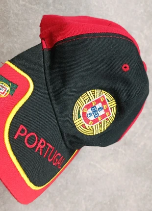 Casquette Portugal rouge et noir écriture et blason brodé, brand: sansnom., condizioni: Buone, taglia: Taglia unica, €5.00, €5.95 include la Protezione acquisti