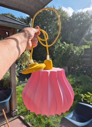 Roze lampenkap 3d geprint. Gele fitting e27, marque: Printer, état: Bon état, 30,00 €, 32,20 € Protection acheteurs incluse