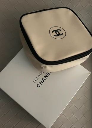 Trousse Chanel Les Beiges – Neuve avec boîte (usée), brand: Chanel, condition: New with tags, €45.00, €47.95 includes Buyer Protection