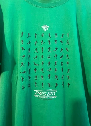 T-shirt Konami PES 2011 – Promo Vintage Videogame, merk: Konami, staat: Heel goed, maat: XL, € 4,00, € 4,90 inclusief Kopersbescherming