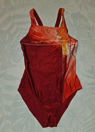 Maillot une pièce 8/10ans Arena rouge, marke: Arena, zustand: Sehr gut, größe: 8 Jahre / 128, 7,00 €, 8,05 € inklusive Vinted-Käuferschutz