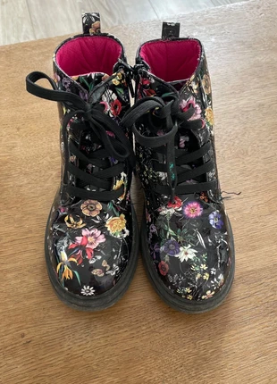 Bottines liberti fleuries, merk: Liberto, staat: Heel goed, maat: 30, € 20,00, € 21,70 inclusief Kopersbescherming
