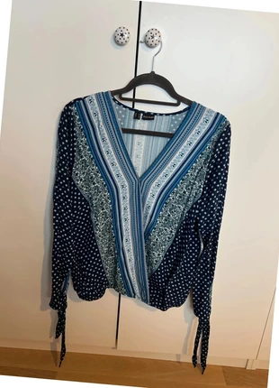 Blouses de la marque Bodyflirt de couleur bleu, marque: Bodyflirt, état: Très bon état, taille: L / 40 / 12, 4,00 €, 4,90 € Protection acheteurs incluse