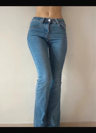 Jeans flared stile anni 2000, brand: Made In Italy, condizioni: Ottime, taglia: XS / IT 38 / EU 34, €7.00, €8.05 include la Protezione acquisti