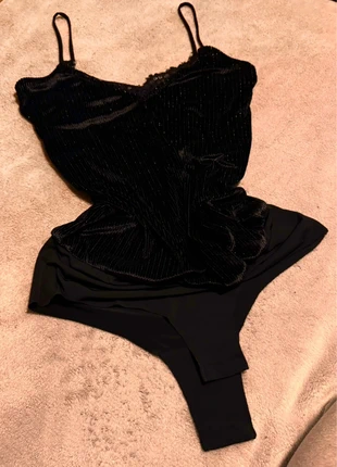 Bodie noir côtelé/ brillant taille 38, marke: Kiabi, zustand: Neu, größe: M / 38 / 10, 2,50 €, 3,33 € inklusive Vinted-Käuferschutz