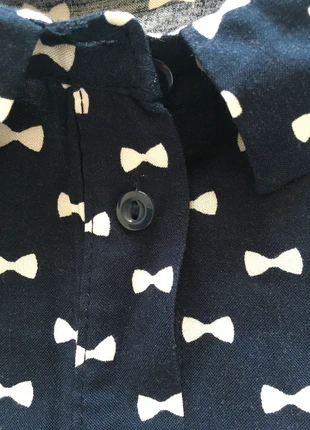 Chemise preppy oversize fluide viscose bleu marine imprimé noeuds blancs 🎀 H&M taille 38 Neuve, brand: H&M, condition: New without tags, size: M / 38 / 10, €8.00, €9.10 includes Buyer Protection