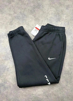 Jogging Nike | Taille L | Couleur Noir, marque: Nike, état: Très bon état, taille: L / 40 / 12, 20,50 €, 22,23 € Protection acheteurs (Pro) incluse