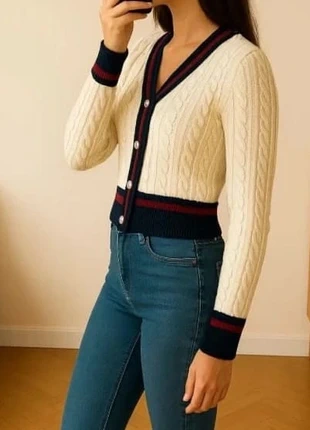 Gilet en maille torsadée beige – détails contrastés et boutons dorés, marque: Bellemood, état: Très bon état, taille: S / 36 / 8, 28,90 €, 31,05 € Protection acheteurs incluse