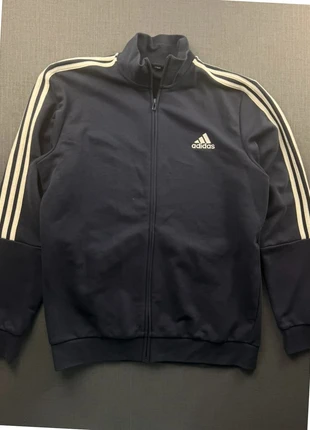 Veste de survêtement Adidas navy à trois bandes et logo brodé, marca: adidas, estado: Muito bom, tamanho: XL, €15.00, €16.45 inclui Proteção do Comprador