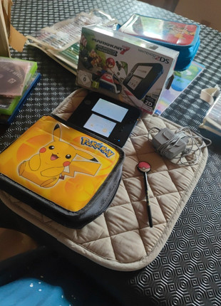 Nintendo 2DS noire/bleue – Pack Mario Kart 7 – Avec boîte et chargeur officiel, marque: Nintendo, état: Bon état, 85,00 €, 89,95 € Protection acheteurs incluse