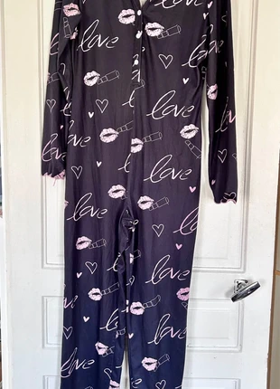 Combinaison pyjama bleu marine à motif “love”, marque: Shein, état: Neuf sans étiquette, taille: M / 38 / 10, 8,00 €, 9,10 € Protection acheteurs incluse