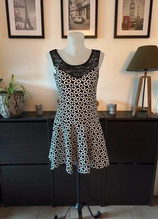 Robe évasée noire et blanche dentelle élégante taille M, marca: Made In Italy, estado: Muito bom, tamanho: M / 38 / 10, €10.00, €11.20 inclui Proteção do Comprador