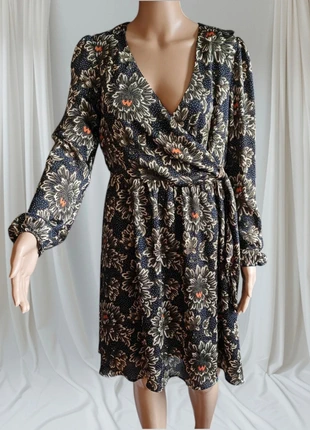 Robe fluide a manches longues Promod. Cœur croisé. Taille M. Motif floral, merk: Promod, staat: Heel goed, maat: M / 38 / 10, € 4,50, € 5,43 inclusief Kopersbescherming Pro