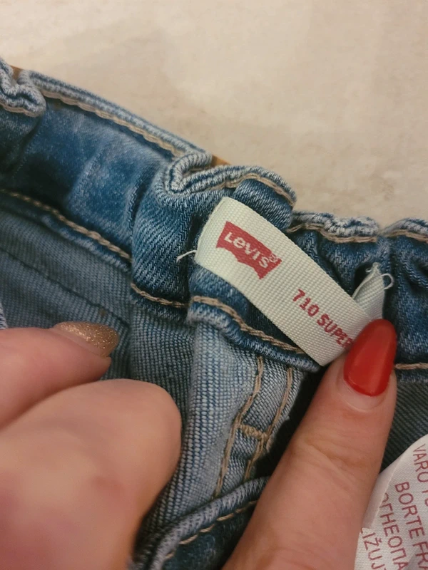 Jean Levi's 710 neuf sans etiquette 10 ans - photo numéro 2
