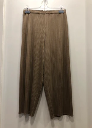 Pantalon beige pleats please issey miyake, merk: Pleats Please Issey Miyake, staat: Heel goed, maat: S / 36 / 8, € 180,00, € 189,70 inclusief Kopersbescherming