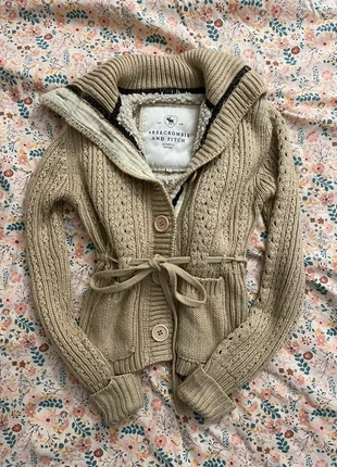 abercrombie cableknit tan cardigan, marke: Abercrombie & Fitch, zustand: Sehr gut, größe: L / 40 / 12, 40,00 €, 42,70 € inklusive Vinted-Käuferschutz