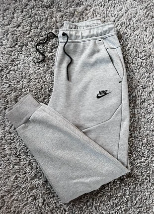 Bas nike tech gris, brand: Nike, condition: Very good, size: S, €58.00, €61.60 includes Buyer Protection