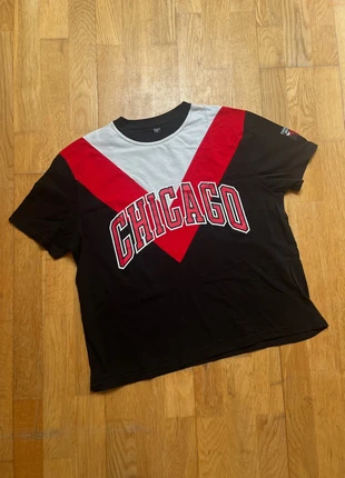 T-shirt Chicago bulls, brand: Vintage Dressing, condizioni: Ottime, taglia: XS / IT 38 / EU 34, €5.00, €5.95 include la Protezione acquisti