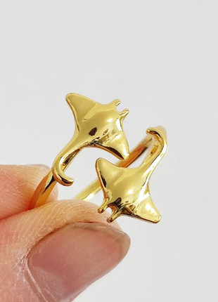 Bague raies Manta poissons, marke: Fish, zustand: Sehr gut, größe: 56.9 mm / 18.1 mm Ø, 7,90 €, 9,00 € inklusive Vinted-Käuferschutz