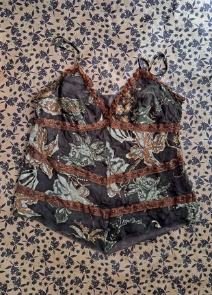 Top in seta, estado: Muito bom, tamanho: M / 38 / 10, €18.00, €19.60 inclui Proteção do Comprador