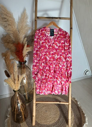 Robe à volants motif rose taille M Retro & icone, marke: Retro & Icone, zustand: Sehr gut, größe: M / 38 / 10, 25,00 €, 26,95 € beinhaltet Vinted-Käuferschutz Pro