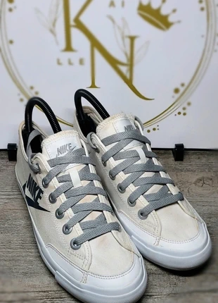 Nike Basses Beige - Taille 38, marque: Nike, état: Très bon état, taille: 38, 12,00 €, 13,30 € Protection acheteurs incluse