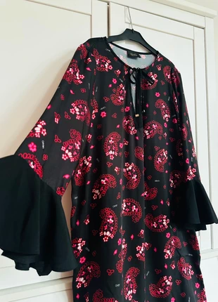 Robe légère noire motif bandana cachemire Liu Jo Taille 44, marque: Liu Jo, état: Neuf sans étiquette, taille: XXL / 44 / 16, 40,00 €, 42,70 € Protection acheteurs incluse