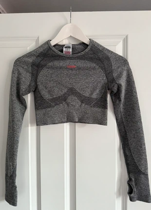 Gymshark Grey Seamless Long Sleeve Crop Top – Open Back Logo Detail, brand: Gymshark, condition: New without tags, size: S / 8, £16.00, £17.50 includes Buyer Protection