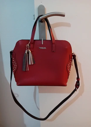 Sac A Main Desigual Rouge, marke: Desigual, zustand: Sehr gut, 20,00 €, 21,70 € inklusive Vinted-Käuferschutz