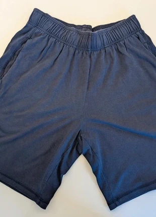 Donkerblauwe sportshort maat M, staat: Heel goed, maat: M, € 1,00, € 1,75 inclusief Kopersbescherming