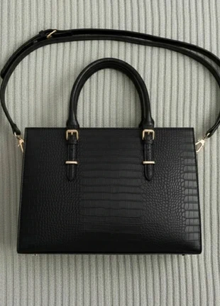 Sac à main noir effet croco, chic et intemporel avec bandoulière ajustable, marke: Cena, zustand: Sehr gut, 50,90 €, 54,15 € inklusive Vinted-Käuferschutz