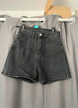Short jean ample, marke: Shein, zustand: Sehr gut, größe: XS / 34 / 6, 5,00 €, 5,95 € inklusive Vinted-Käuferschutz