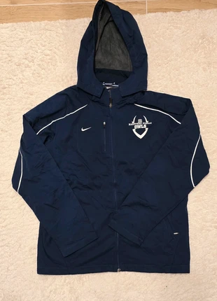 Veste parka Nike à capuche taille M, marque: Nike, état: Très bon état, taille: M, 25,00 €, 26,95 € Protection acheteurs incluse