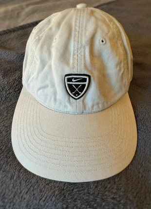 Casquette Nike beige logo brodé 🌹, marke: Nike, zustand: Neu, größe: Einheitsgröße, 29,00 €, 31,15 € inklusive Vinted-Käuferschutz