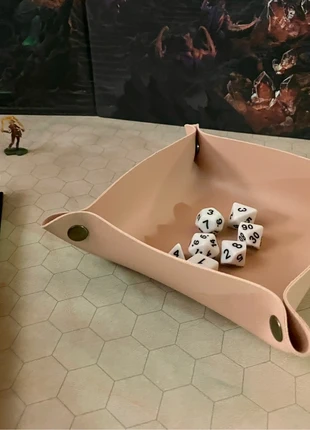 Piste à dés en simili-cuir - Beige/Rose (20 x 20 cm), marque: D&D, état: Neuf sans étiquette, 8,00 €, 9,10 € Protection acheteurs incluse