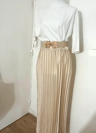 Jupe plissée beige, état: Neuf avec étiquette, taille: Taille unique, 11,00 €, 12,25 € Protection acheteurs incluse