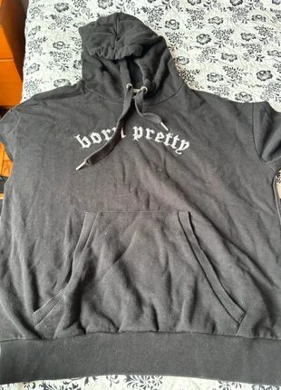 Hoodie feminino Bershka “Born Pretty”, tamanho L,, merk: Bershka, staat: Heel goed, maat: L / 40 / 12, € 5,00, € 5,95 inclusief Kopersbescherming