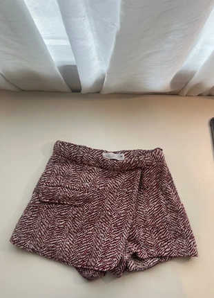 Jupe-short fille Zara 7 ans (122 cm) bordeaux et blanc – Très bon état, marke: Zara, zustand: Sehr gut, größe: 7 Jahre / 122, 10,00 €, 11,20 € inklusive Vinted-Käuferschutz