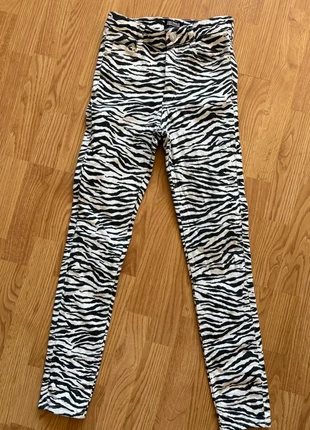 Jean slim fit estampado cebra, marque: Zara, état: Très bon état, taille: XS / 34 / 6, 9,90 €, 11,10 € Protection acheteurs incluse