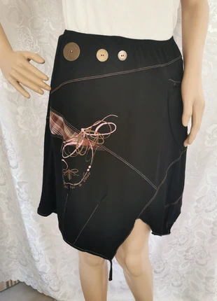 Jolie jupe asymétrique noire et rose – La Mode Est À Vous. Taille 36, brand: La Mode Est À Vous, condition: Very good, size: S / 36 / 8, €8.95, €10.10 includes Buyer Protection