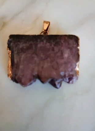 Colgante de cuarzo rosa, marca: Fabrication Artisanale, estado: Novo sem etiquetas, €2.50, €3.33 inclui Proteção do Comprador