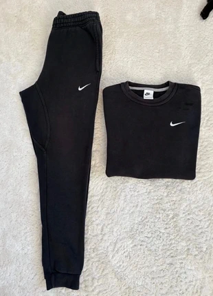 Ensembles survêtement jogging Nike solo swoosh brodé - S - noir blanc, marque: Nike, état: Très bon état, taille: S, 45,00 €, 47,95 € Protection acheteurs (Pro) incluse