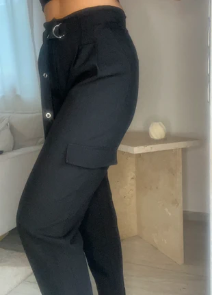 Bershka Hose mit Gürtel Stoffhose Hose mit Taschen schwarz Größe 36 s, brand: Bershka, condizioni: Ottime, taglia: S / IT 40 / EU 36, €11.00, €12.25 include la Protezione acquisti