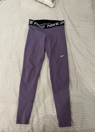 Lange NikePro violett, brand: Nike, condizioni: Buone, taglia: M / IT 42 / EU 38, €5.00, €5.95 include la Protezione acquisti