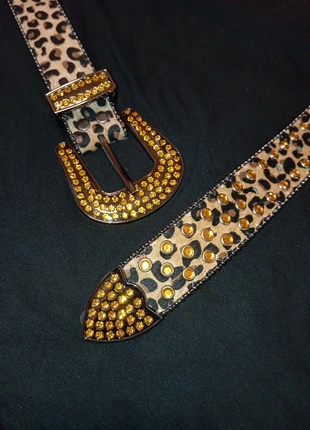 Cintura leopardata con brillanti gialli e fibbia tempestata di brillantini incastonati pelosa, marke: y2k, zustand: Neu, größe: 100, 27,00 €, 29,05 € inklusive Vinted-Käuferschutz