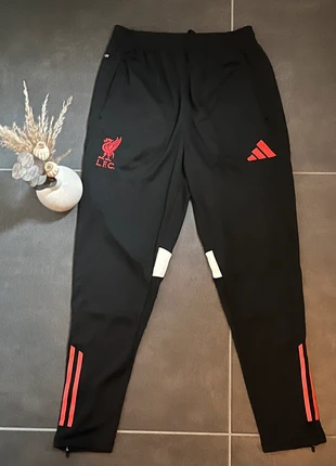 Liverpool Trainingsbroek 25/26, brand: adidas, condizioni: Nuovo senza cartellino, taglia: L, €20.00, €21.70 include la Protezione acquisti