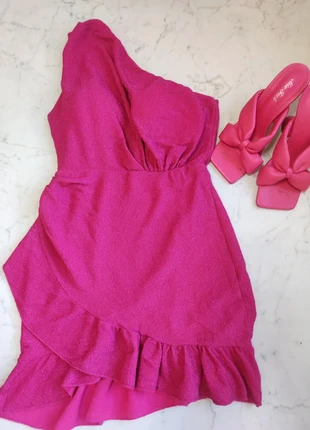 abito mono spalla in lurex più sandalo scalzato con tacco particolare, merk: Made In Italy, staat: Goed, maat: Universele maat, € 7,00, € 8,05 inclusief Kopersbescherming