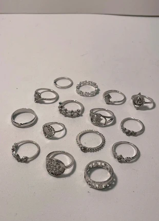 Set of 15 rings never used, marke: CHROME, zustand: Sehr gut, größe: Größenverstellbar, 15,00 €, 16,45 € inklusive Vinted-Käuferschutz