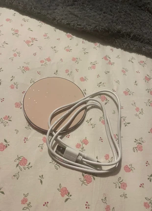 Primark wireless charger, brand: Primark, condition: Very good, £2.00, £2.80 includes Buyer Protection